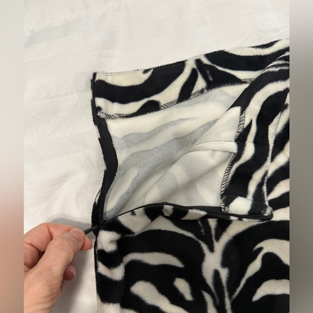 Vintage Express Black and White Zebra Print Fabric - Picture 6 of 11